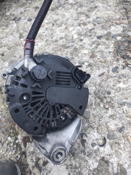 Чисто нов генератор алтернатор динамо за БМВ х3  2.0 150кс дизел