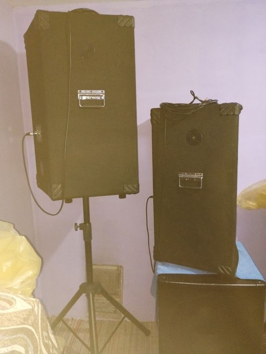 Sistem Sonorizare Complet: Pereche boxe EMINENCE 15"300 w RMS +stative+cabluri