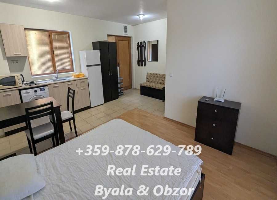 Просторен едностаен апартамент в комплекс с басейн в гр.Бяла