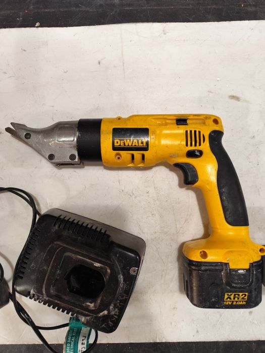 Акумулаторна ножица за ламарина Девалт DeWALT DW940 комплект