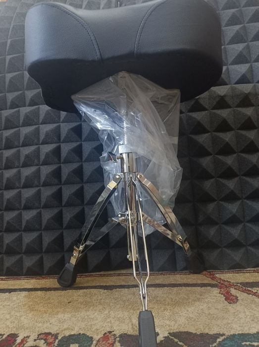 Барабанный стул винтовой