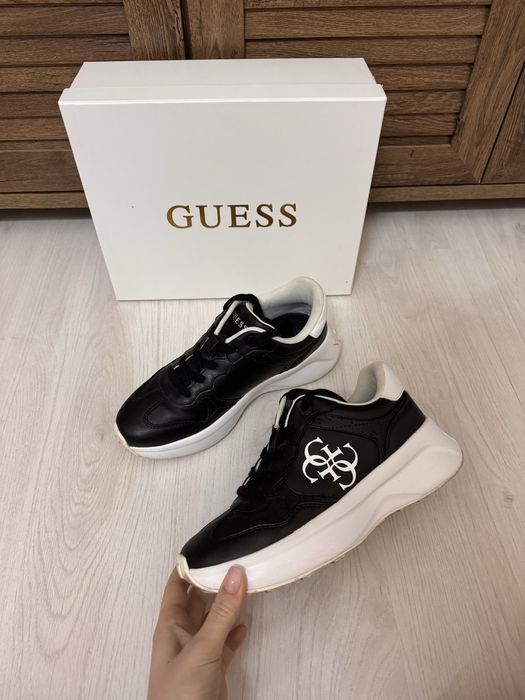 Оригинални дамски обувки Guess