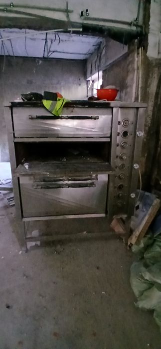 Продам духовую печь на три яруса