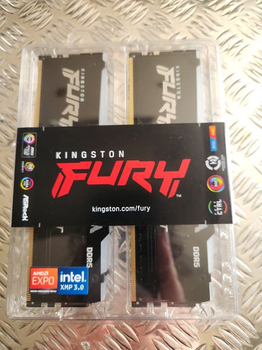 Memorie RAM 64 GB DDR 5  , 2x32 GB Kingston Furry beast 6000 MH RGB
-N