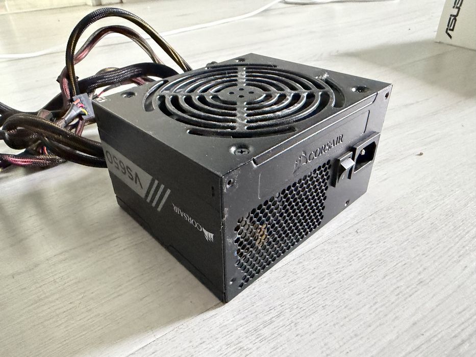 Sursa Corsair VS650, 650W, Eficienta 80 Plus, cabluri incluse (non-modulara)