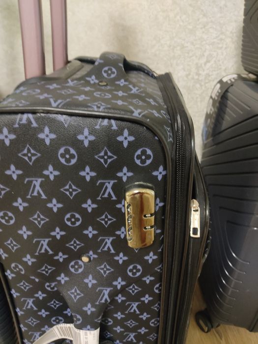 Чемоданы разных размеров новые