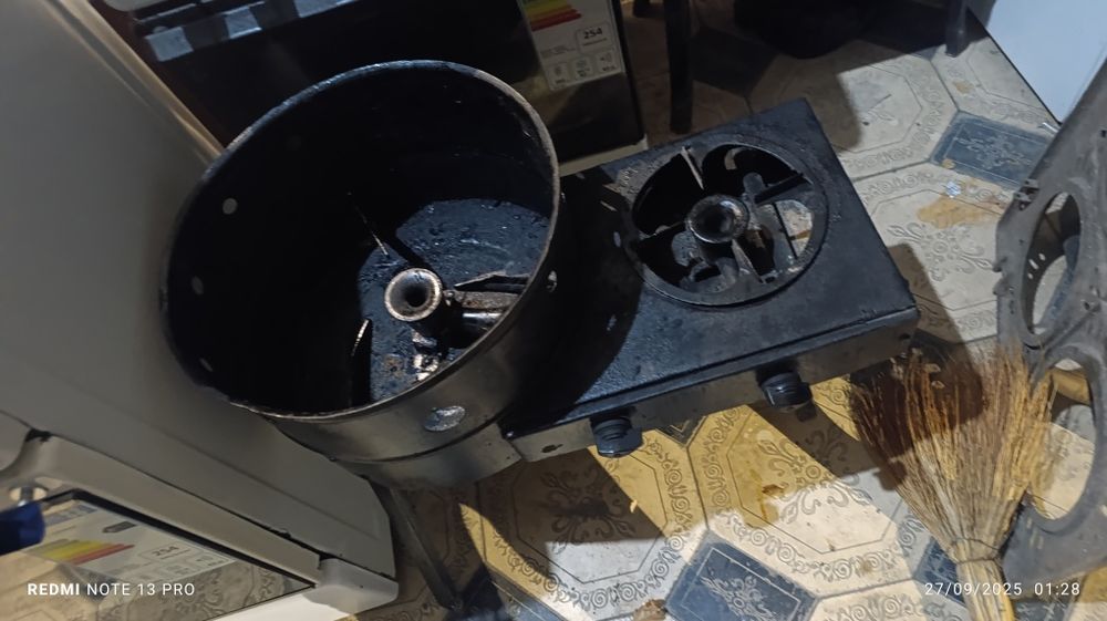 Срочно продаю газ плиту  2кампоричний Дачний