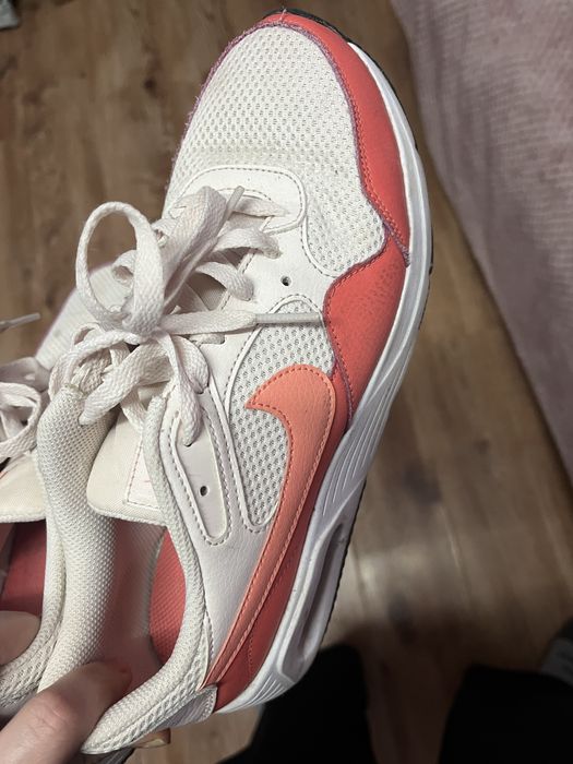 Бели маратонки Nike
