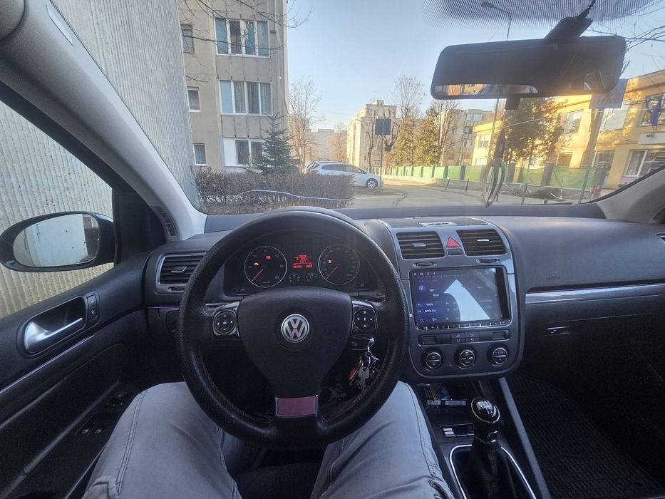 Vand golf 5 an 2008 sau schimb