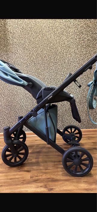 Коляска шикарная anex e/tape