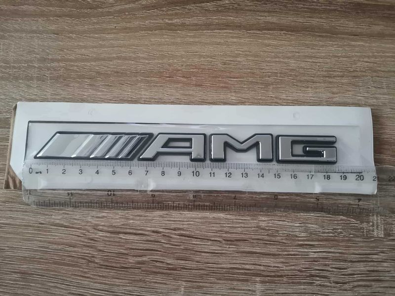 Mercedes Benz AMG сребриста емблема с черен кант