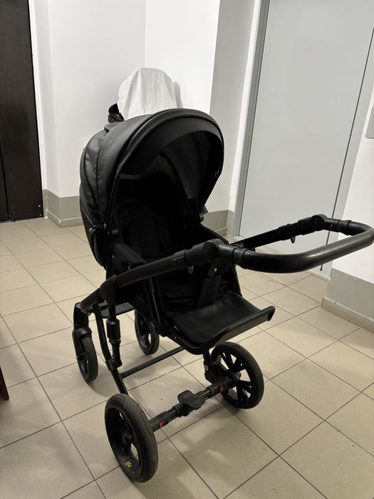 Продам коляску anex