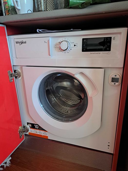 Пералня за вграждане Whirlpool 7 кг 1400 об/мин 6th Sense, Инверторен мотор, Цифров дисплей