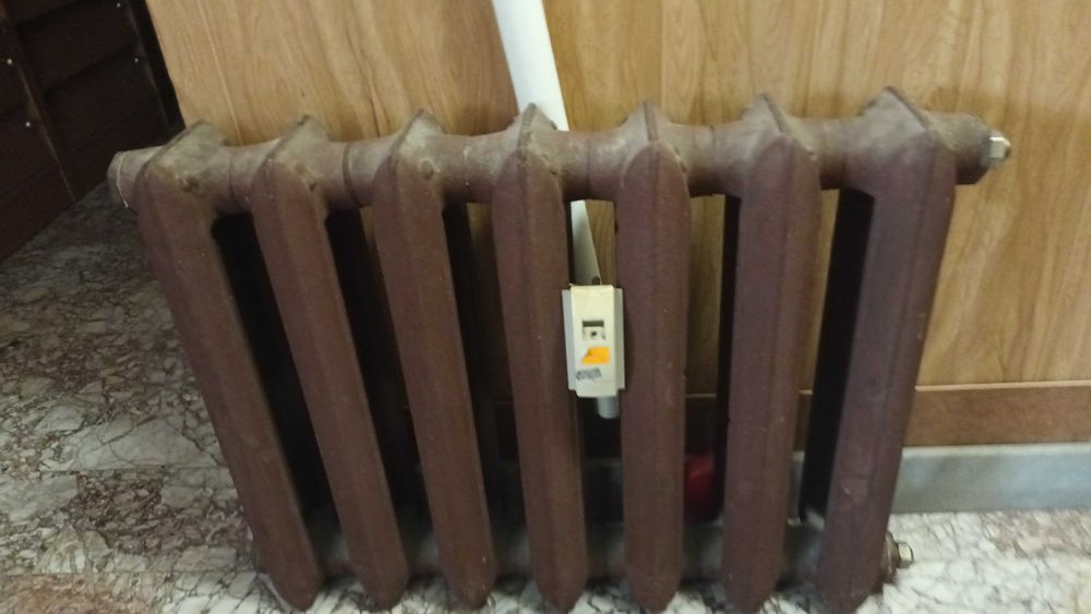 Продавам стари мебели и шевна машина, чугун