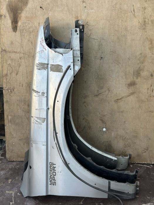 Крыло Mitsubishi Montero (challenger)