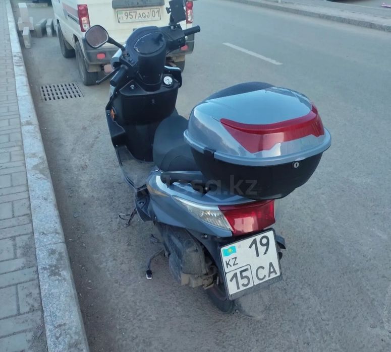 Продаю скутер м8