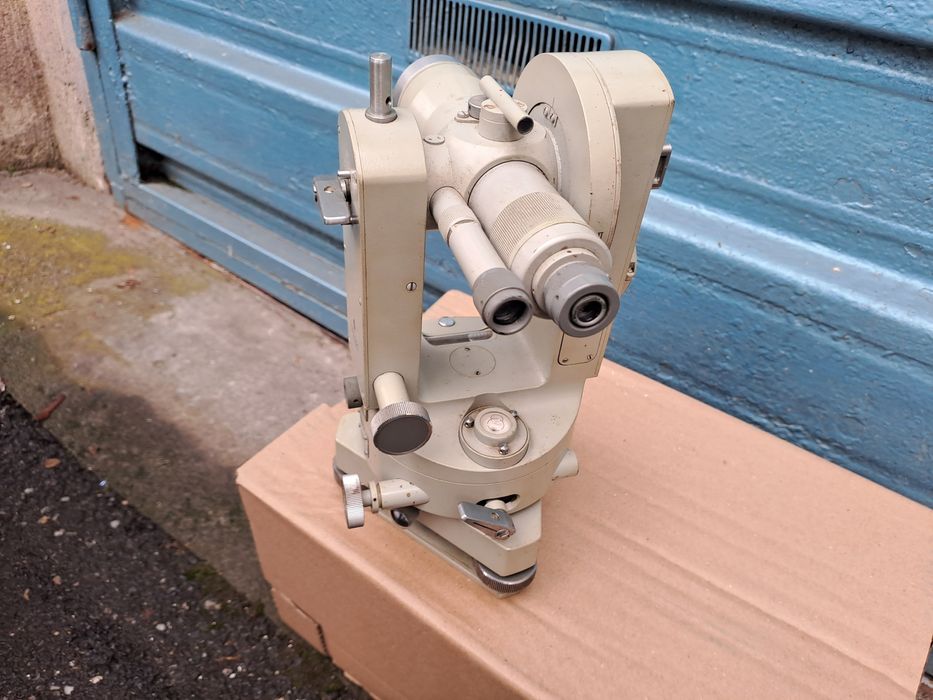 De vânzare doua bucăți Teodolit Theo 020 Karl zeiss