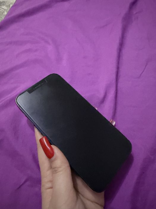 Продам Iphone 12