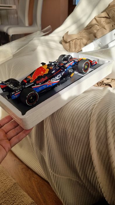 Red bull rb19 austin gp 2023 verstappen world champion minichamps F1
