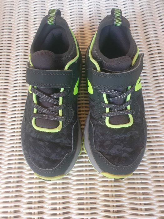 Incaltaminte drumetie, impermeabila Decathlon, masura  28