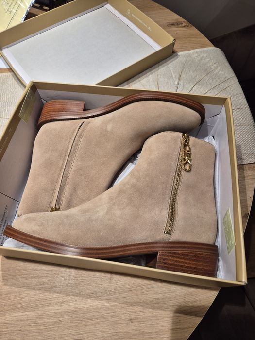 Боти  Michael Kors 40 номер, чисто нови
Regan Suede Ankle Boot