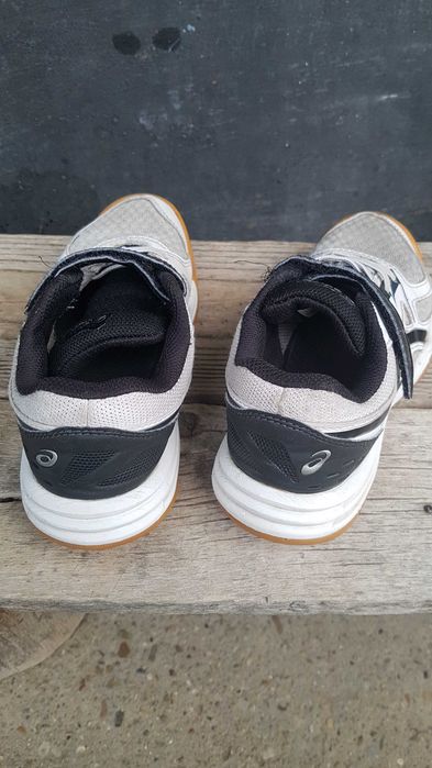 Детски маратонки - Asics Upcourt 4 - номер 33