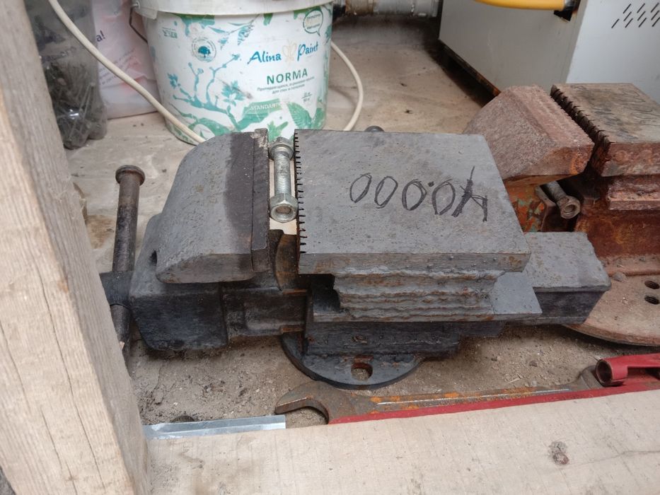 Продается  советский тиске