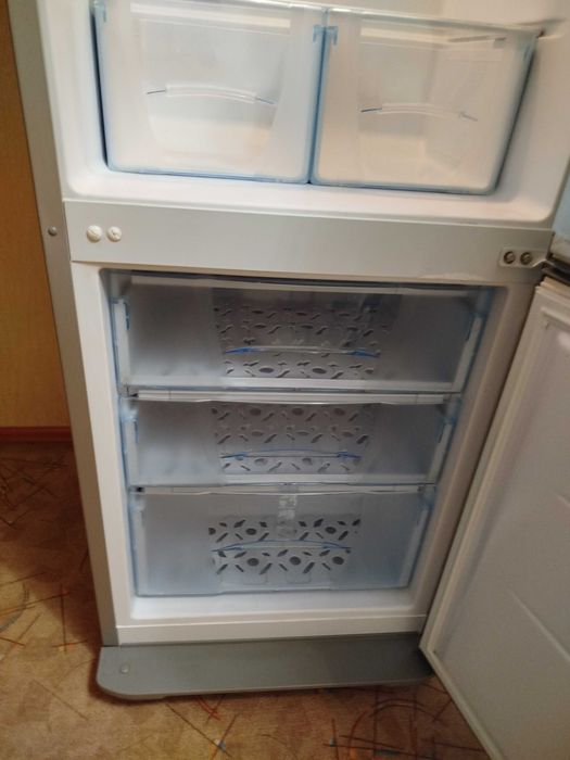 Продам холодильник бирюса