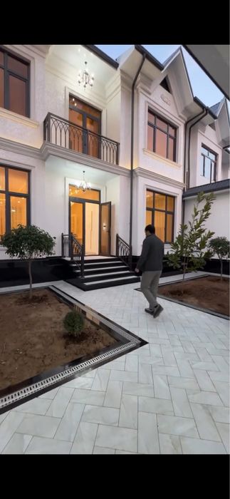 Новый Дом. 350кв.Yangi Xovli 40 letda. 3,5 sotih. 8 hona.