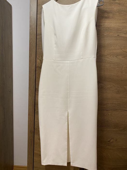 Vand rochie alb / crem deosebita!