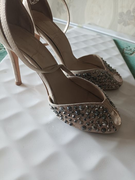 Продам босоножки