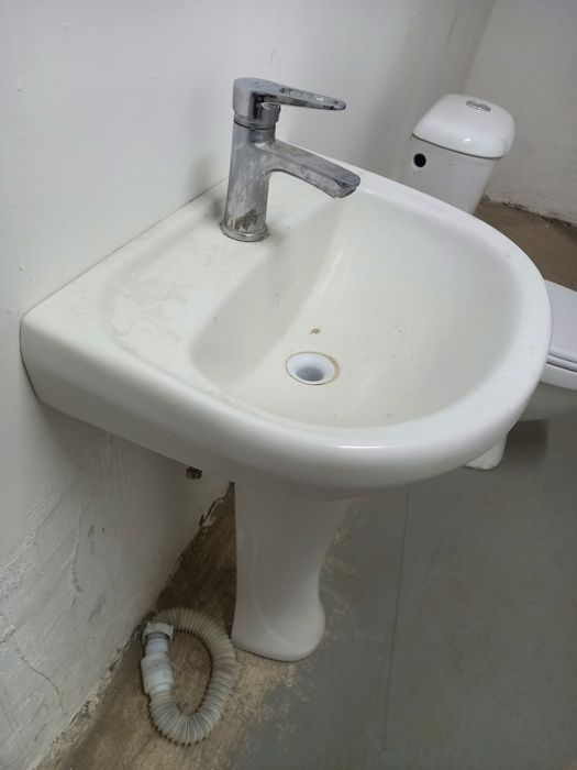 Раковина и унитаз