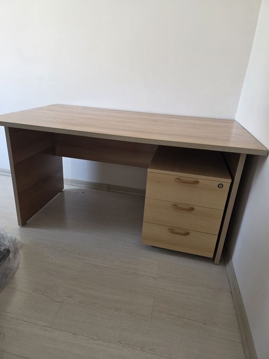 Vand birou +rollbox( organizator cu sertare)