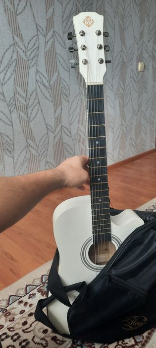 Продам гитару 15000