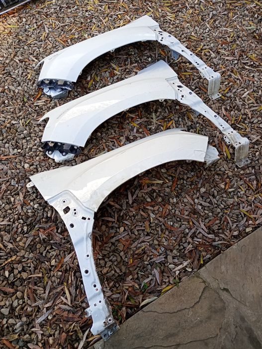 Bara fata spate capotă aripă Dacia Duster 2018-2023