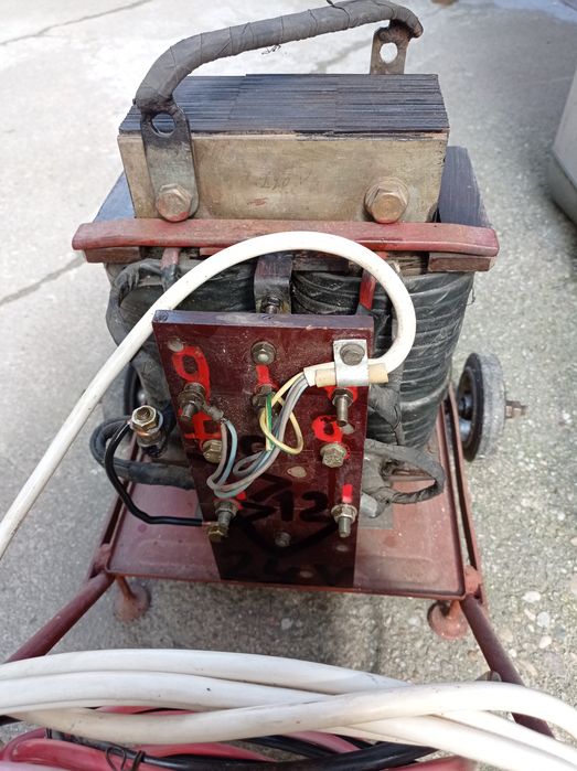 Aparat de sudură cu robot de pornire