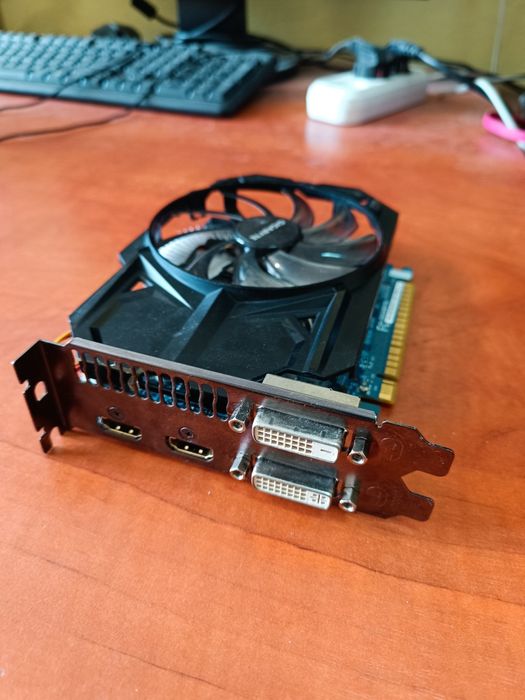 Видеокарта GTX 750