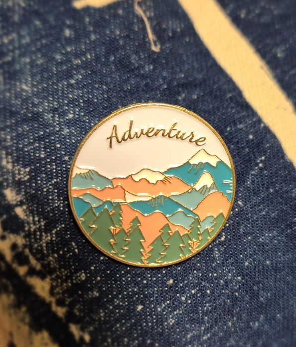 Метални значки, пинове и брошки