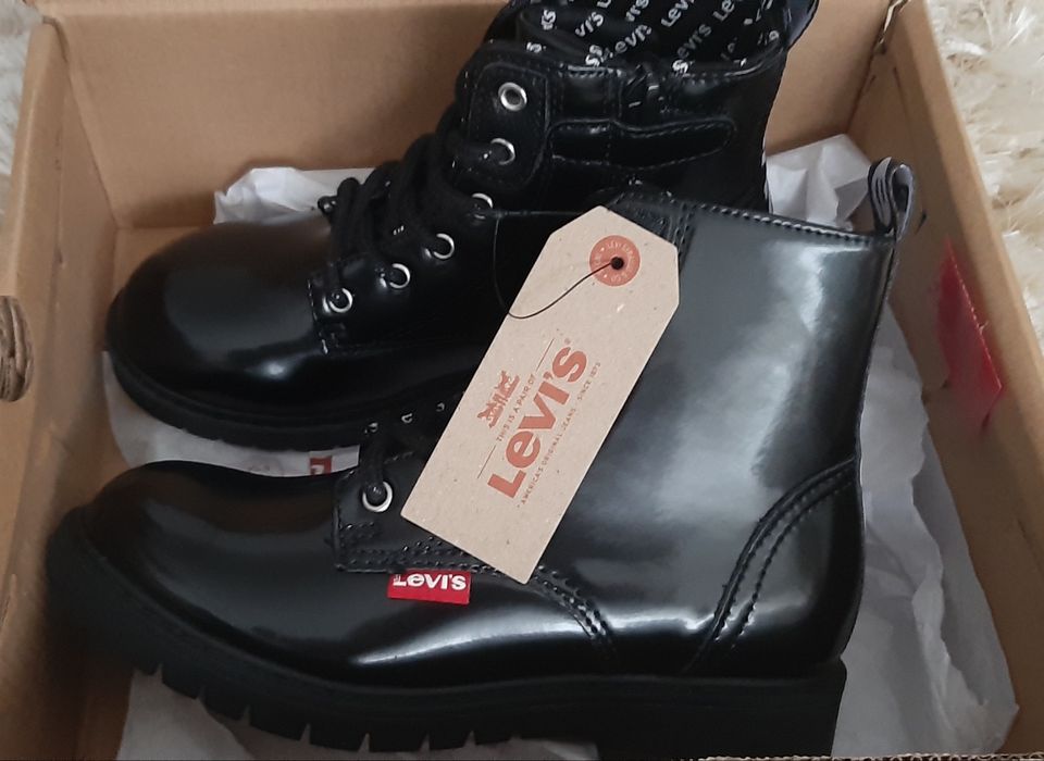 Ghete fetite Levis"