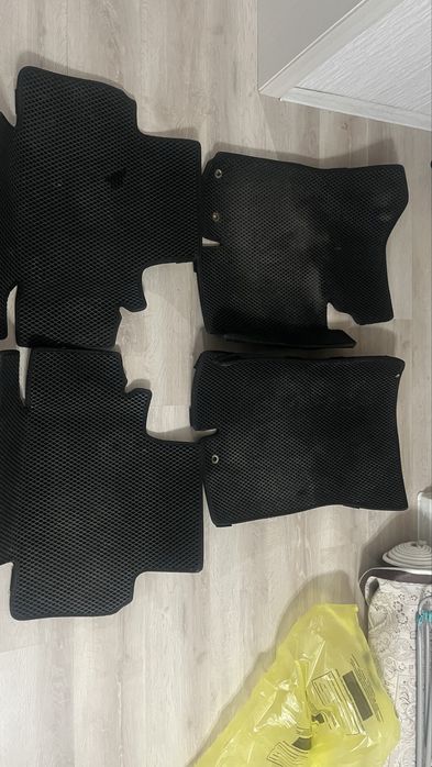 Продам б/у ева  коврики на kia sportage 3