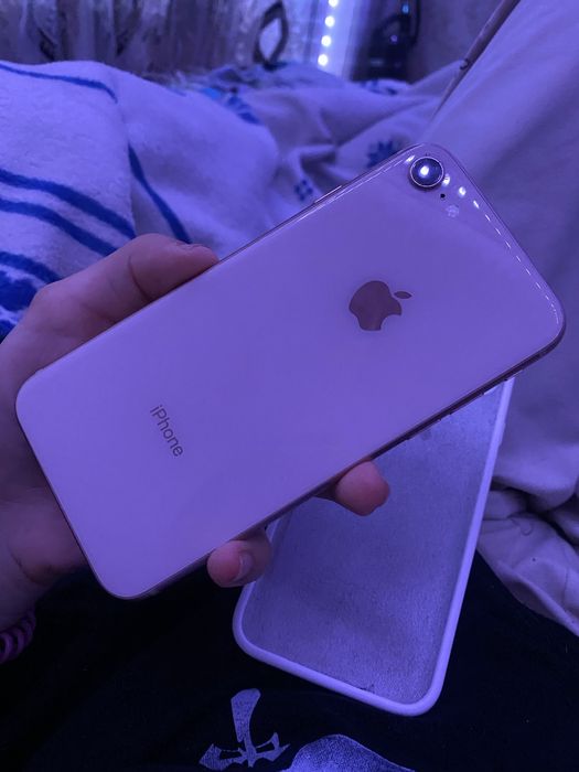 iPhone 8 продам