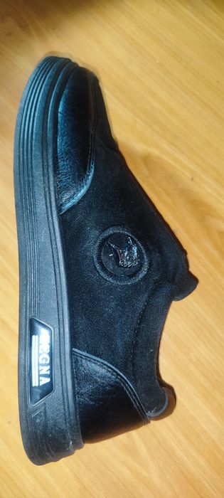 Туфли черного цвета.