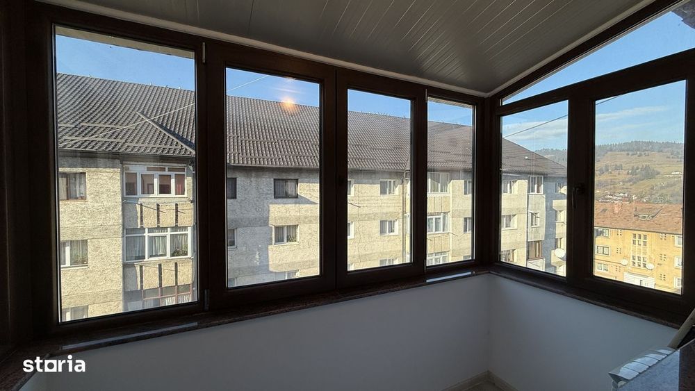 Apartament 4 camere, renovat complet, 2 băi, 2 balcoane, lângă spital