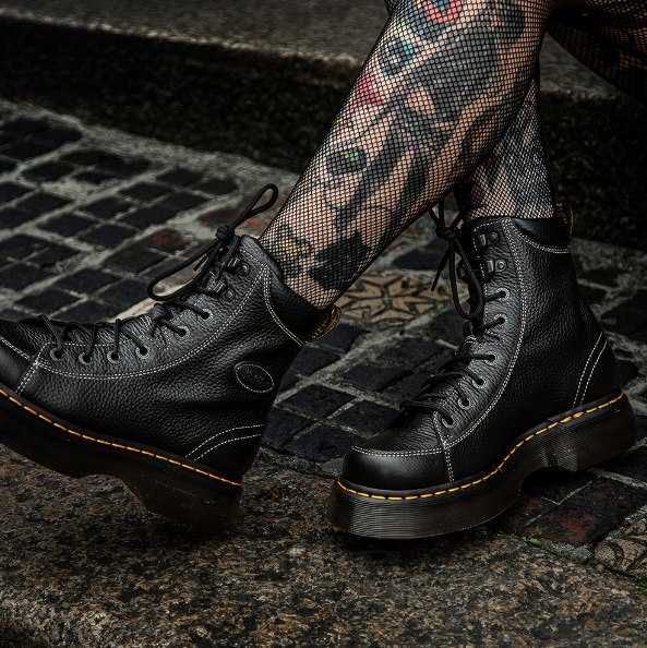 Кожени боти Dr. Martens