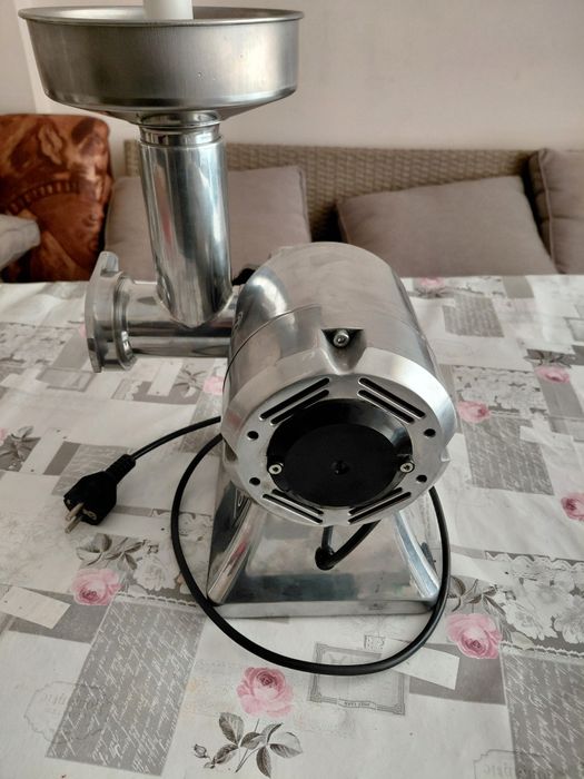 Италианска професионална месомелачка Fama