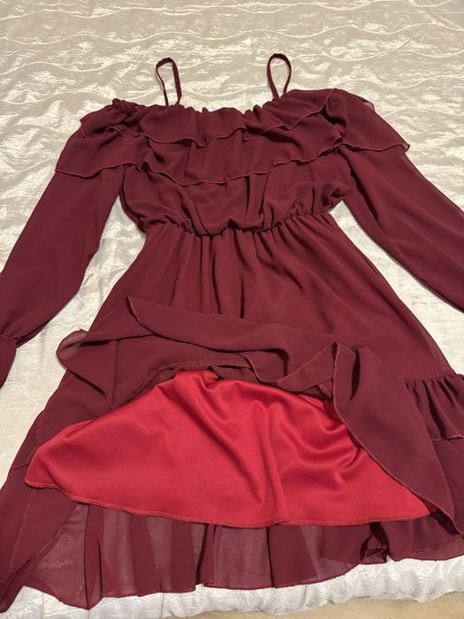 Рокля в бордо XL с открити рамене