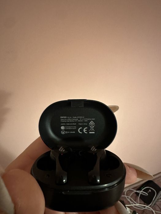 Edifier безжични слушалки