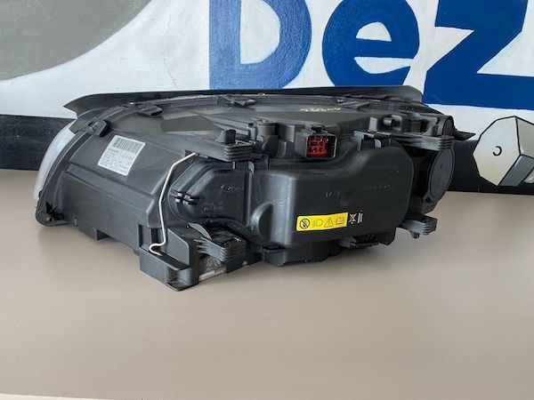 Far Xenon Dreapta Volvo S80 V70 2007-2012 31214348