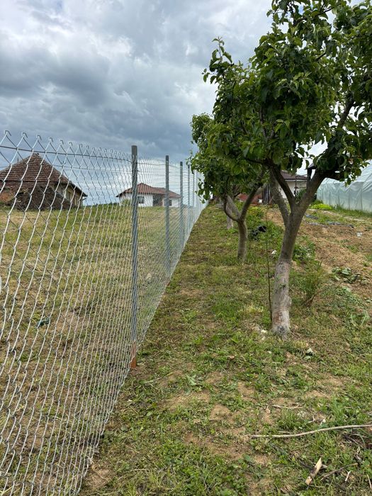 stâlpi galvanizați/plasă de gard