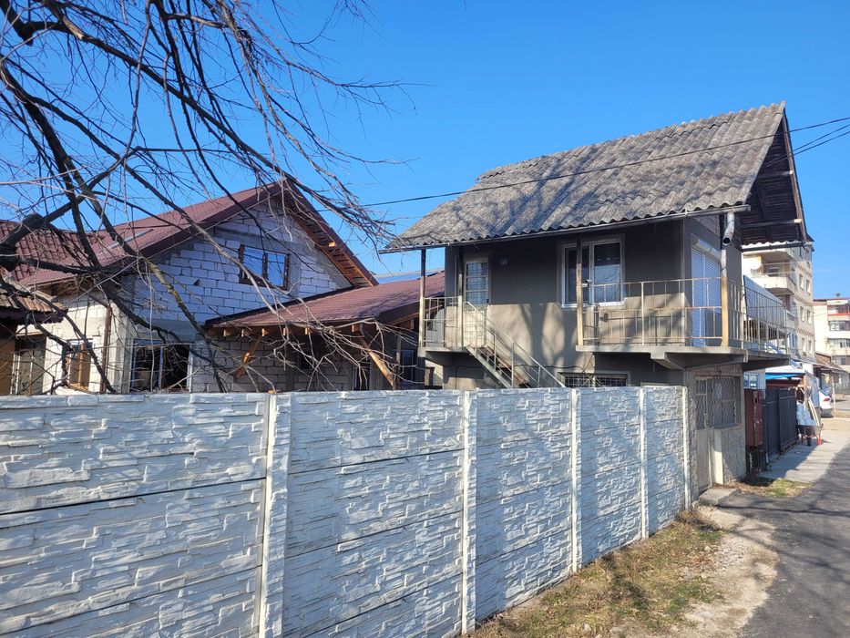 Casă la roșu + Teren generos + Spațiu comercial în stațiunea Pucioasa